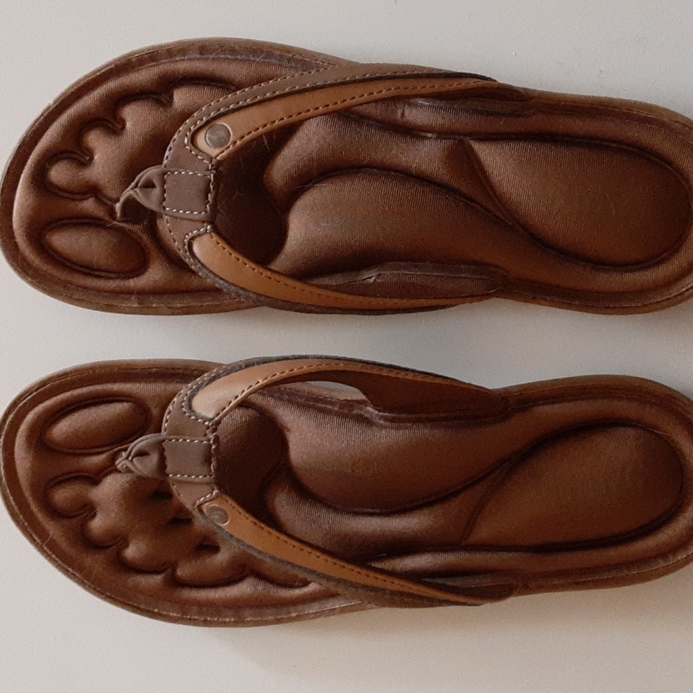 Tony little CHEEKS flip-flops